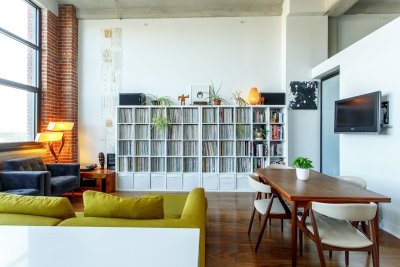 Verborgen opbergruimte maakt je woonkamer eindelijk rustig